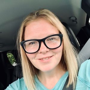 Meet your Posher, Angelia